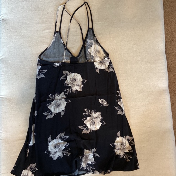 Kendall and Kylie dress - Picture 2 of 3